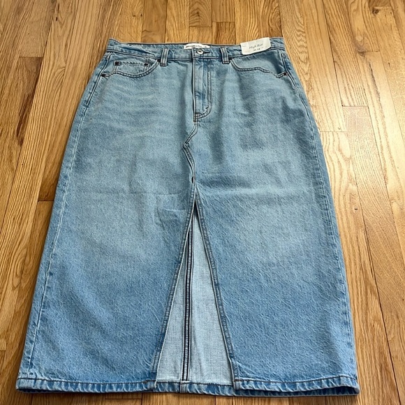 Abercrombie & Fitch Dresses & Skirts - NWT Abercrombie & Fitch Light Wash High Rise Denim Midi Skirt Sz 12/31